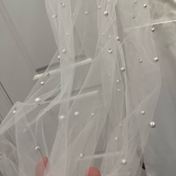 Woman’s White Jumpsuit w/ Tulle Sleeves with Pearls.Wide Leg. Size:Medium NWOT - Picture 5 of 16